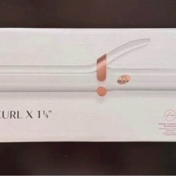 Other - NEW T3 SinglePass Curl x Extra long barrel 1.25”. Unused
